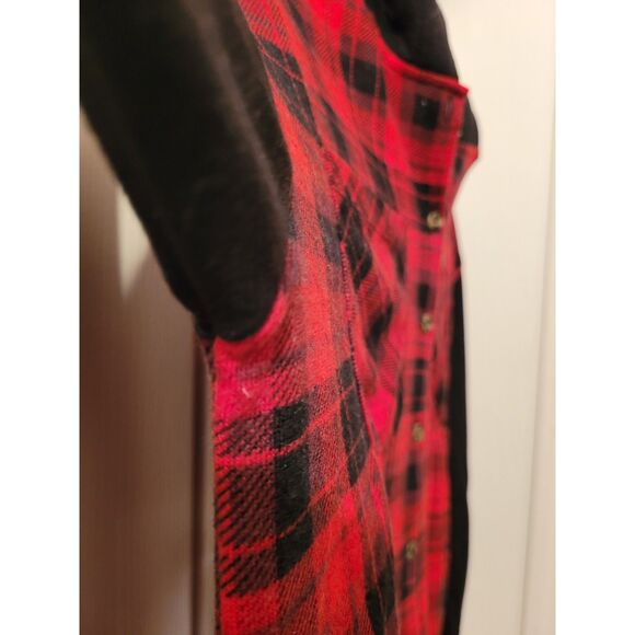 Red and Black Unisex Pullover Hoodie with Urban Edge Unleash Your Boldness - Picture 9 of 12